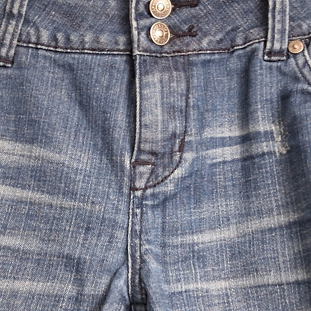 Delila's Bailey Denim Cut Off Shorts   Size 7/8